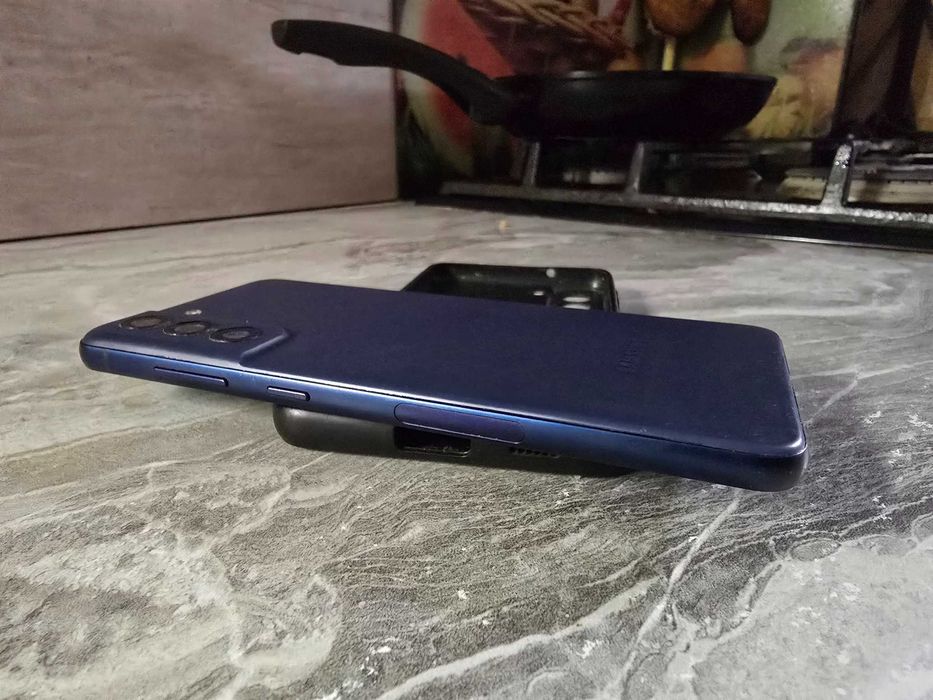 S21 FE 6/128 Android 16