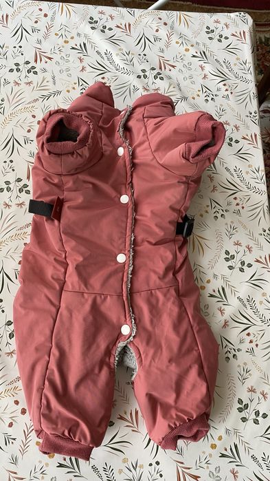 Розовый комбинезон для собак