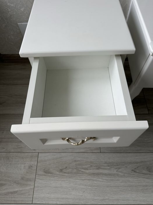 Тумби приліжкові