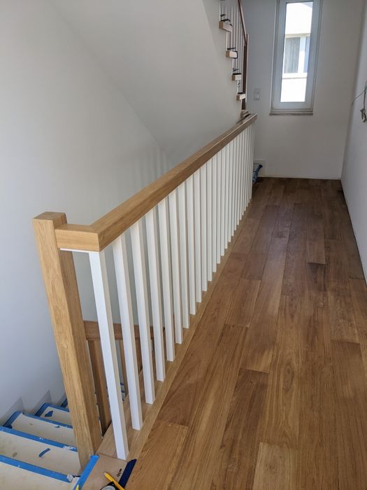 Schody drewniane balustrady