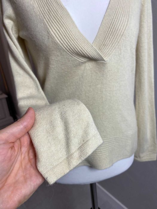 Luksusowy sweter damski premium głęboki kopertowy dekolt na wiosnę