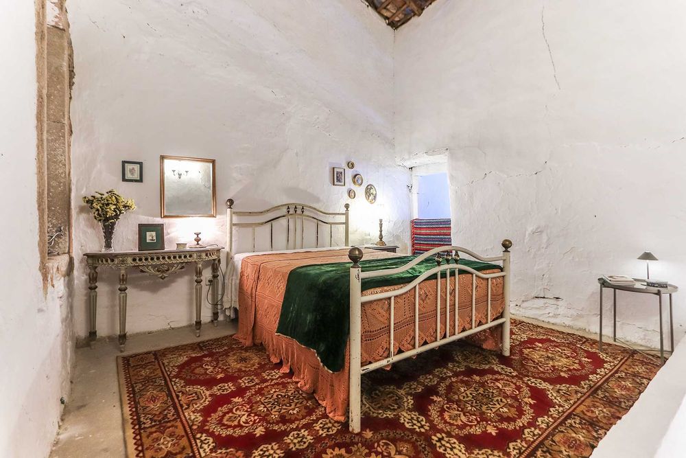 Duas casas no Alto Alentejo | 146m² | 49.000€ I Sem espaço exterior | Potencial investimento
