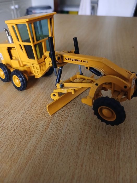 Joal No. 217 - Niveladora Caterpillar 1/50