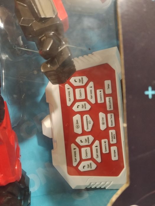 Функциональный робот на пульте радиоуправления аккум 2 пульта звук све