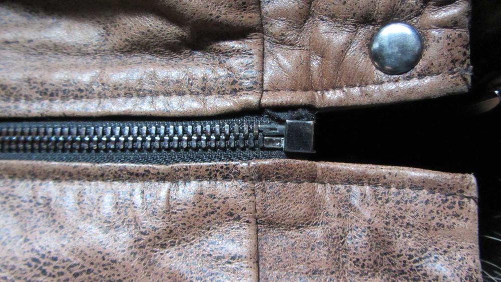 куртка кожаная с капюшоном из нат меха с декор вставками 54 р