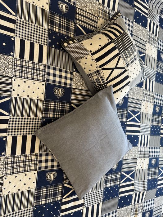 1 Coberta de casal + 2 almofadas + 2 cobertas cama de solteiro