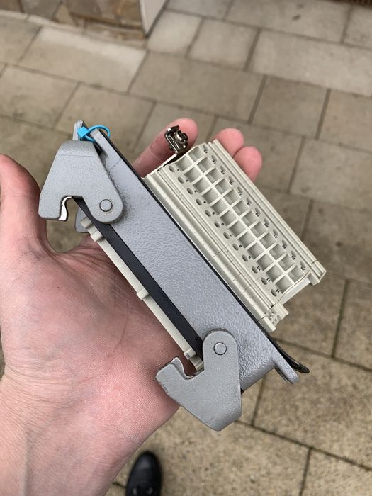 Силовий розєм harting 24 pin в наявності 20 шт