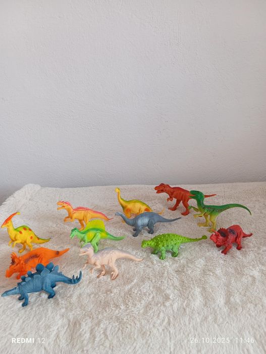 Zestaw 12 dinozaurów