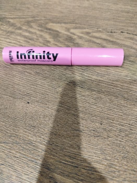 Wodoodporny tusz do rzęs infinity