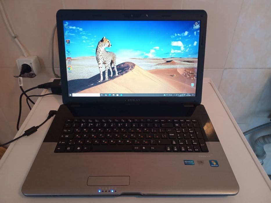 Продаеться ноутбук Akoya Medion17 (і7 2670QM 8потоків) 8гб 500гб SSD