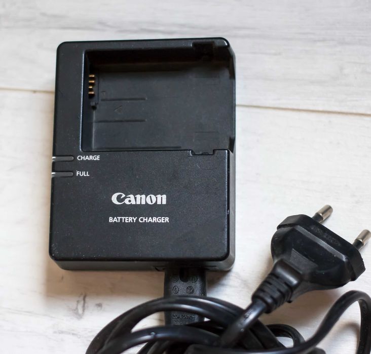 НОВИЙ Зарядний пристрій Canon LC-E8E - для CANON 550D 600D 650D 700D
