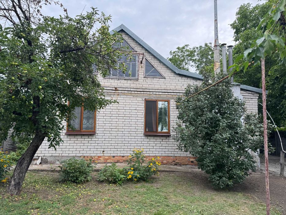Дом - 80 м.кв. + летняя кухня. Участок - 11 соток. Подгородное