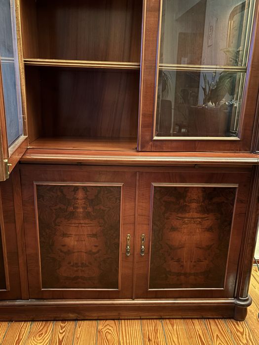 Vitrine em Madeira Maciça - Ótimo Estado