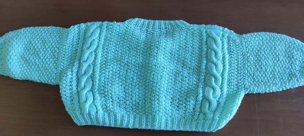 Sweterek rozm. 62/68 cm.