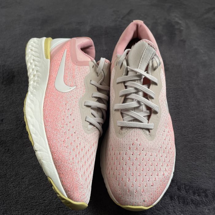 Жіночі кросівки Nike odyssey react. P. 40,5.