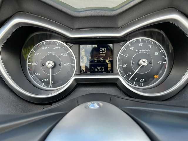 Yamaha XMAX 300 em excelente estado