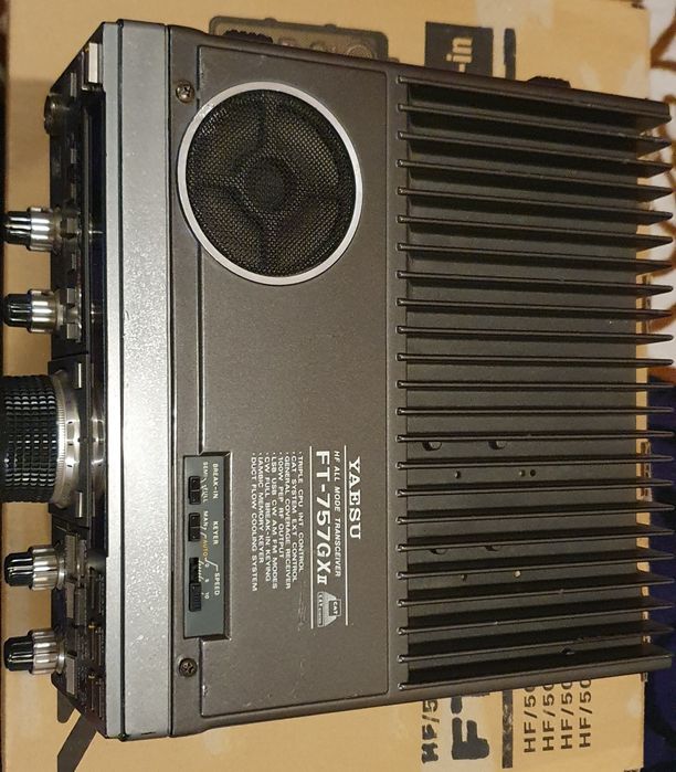 Transceiver YAESU FT 757 GX II  HF/ 11m/CB radio