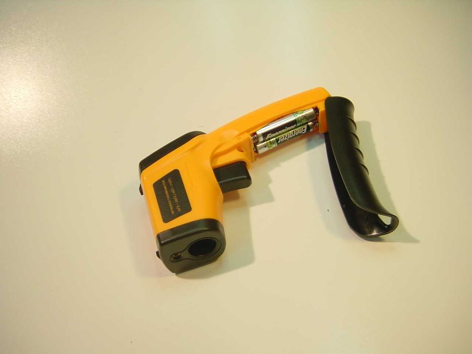 Digital IR Thermometer with Laser Pointer64284527316739123