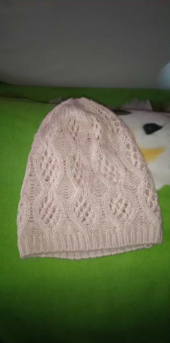 Beżowa czapeczka