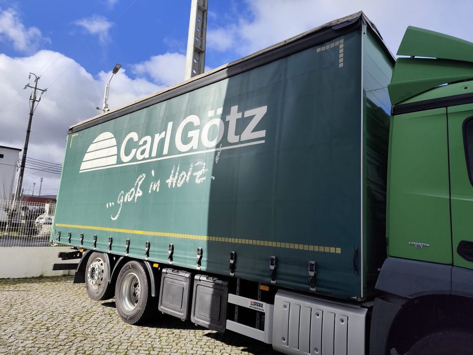 Carroçaria de camião em bom estado, medidas: 750x250x 270