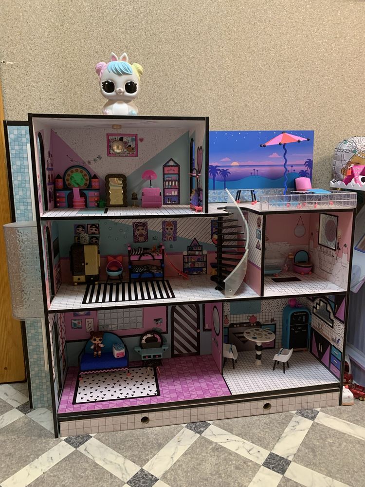 Surprise dollhouse clearance