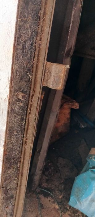 Продам металеву дверь