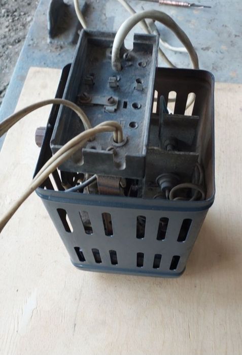 Продамзарядное устройство на 12 в.