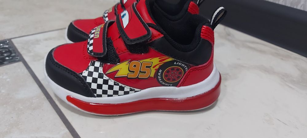 Дитячі кросівки,підошва з освітленням