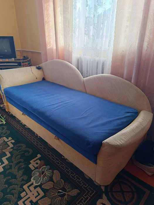 Розкладна софа в задовільному стані