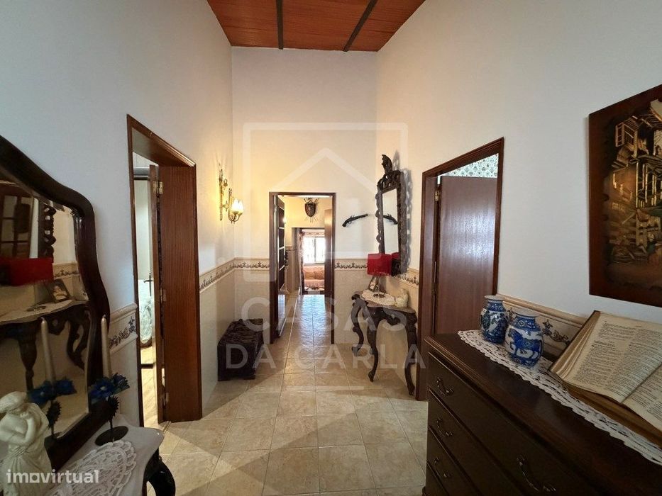 Propriedade T3 com Anexo T1+1 completamente renovada e jardim com 1...