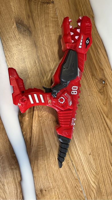 Пістолет бластер, стріляє патронами.