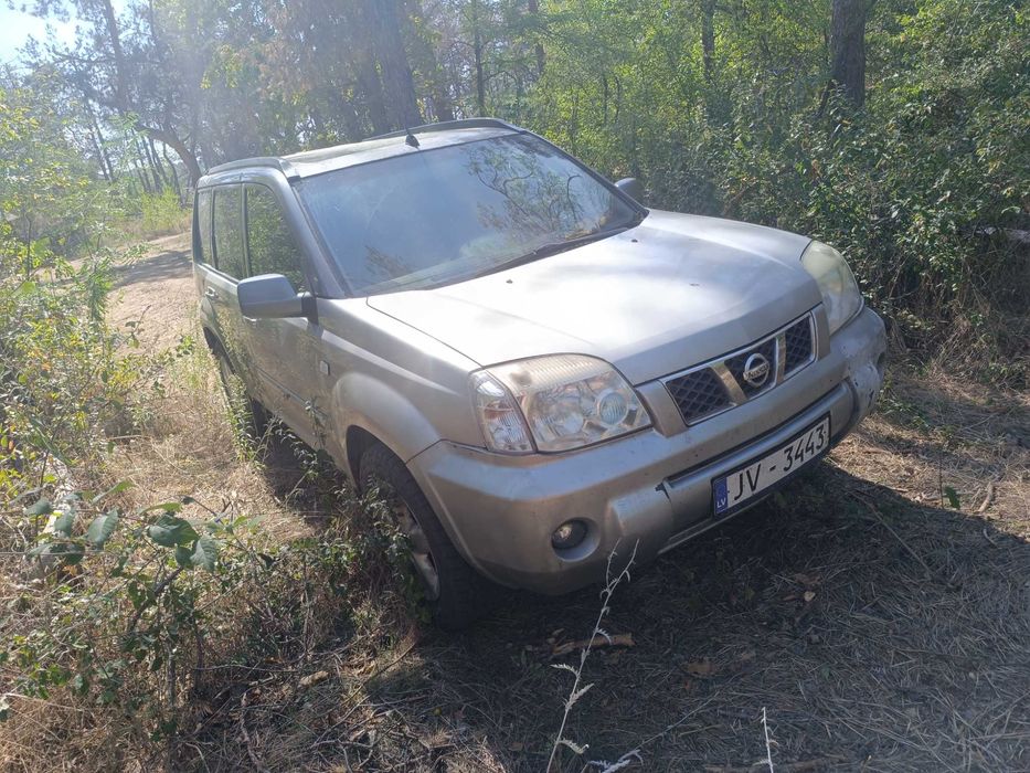 Автомобіль нісан