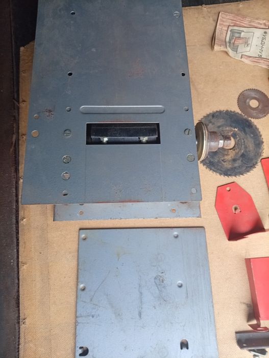 Деревообрабатывающее настольное устройство