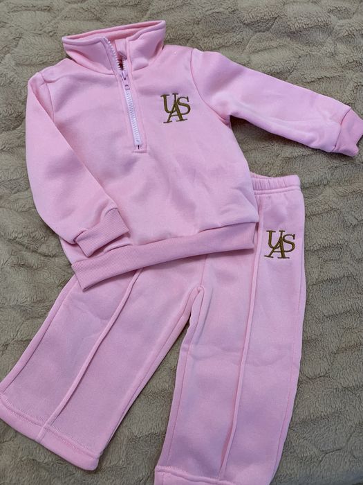 Новий спортивний костюм для дівчинки