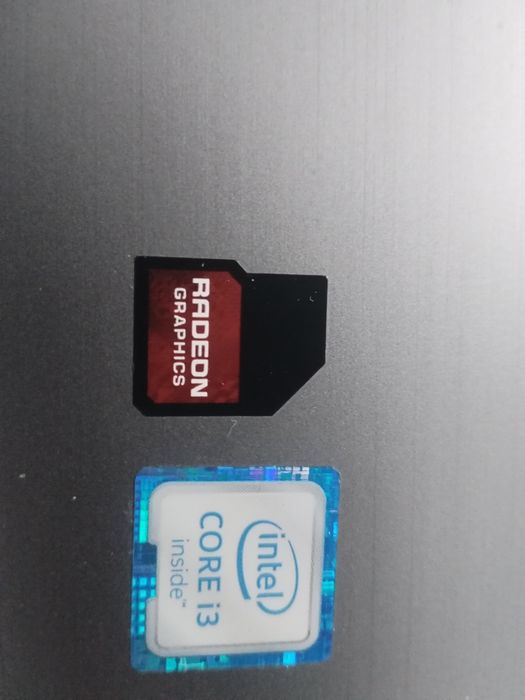 Laptop DELL Intel I3  SSD Radeon