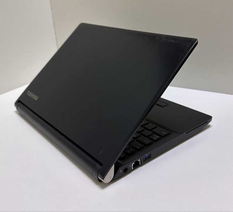 Toshiba A30 13" FullHD 8/128GB SDD i5-6200 супер акумулятор