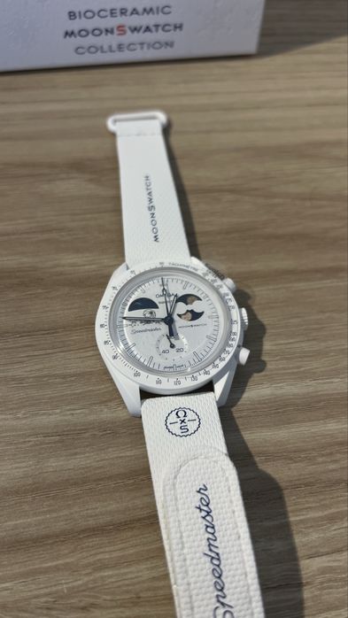 Mission to Earthpase Moonshine Gold