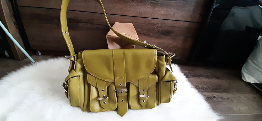 Torebka w kolorze oliwkowym