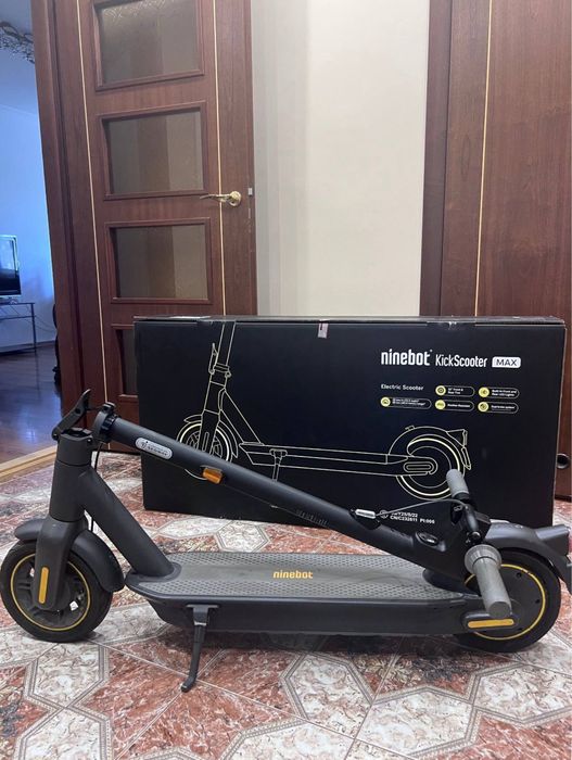 Електросамокат Ninebot KickScooter Max
