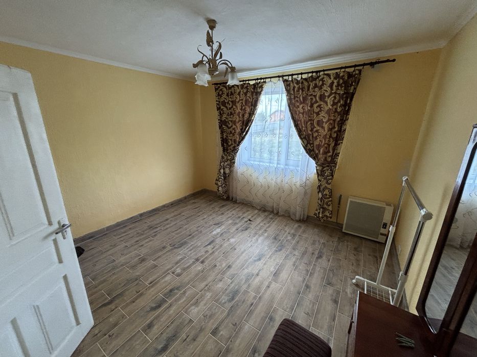 Продаж Будинок 75м². Ділянка 9 сот. Узин. Світло. Газ. Криниця. Центр