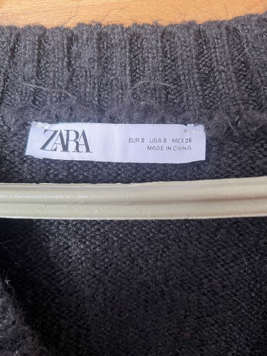 Чорний теплиц светер