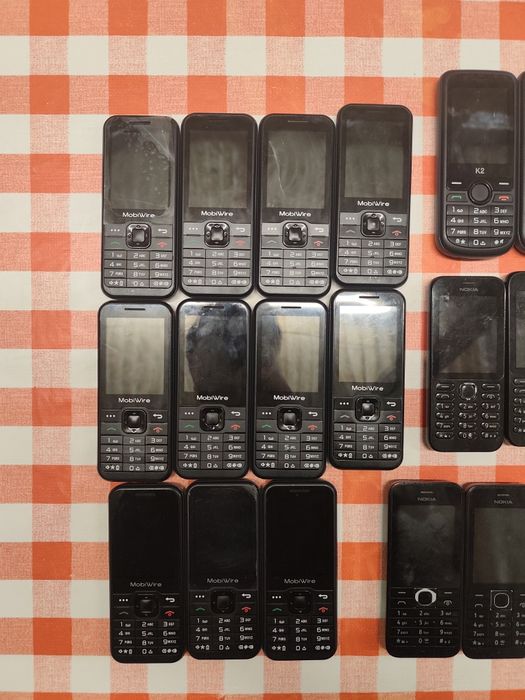 Telemóveis Mobiwire e Nokia