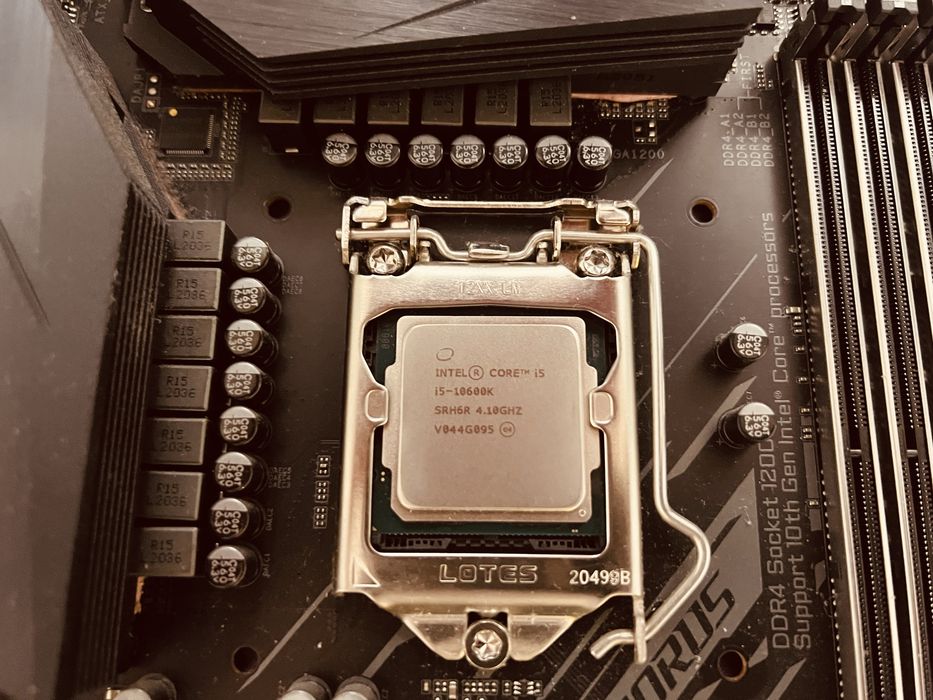 Материнская плата  Gigabyte Z490 AORUS Elite