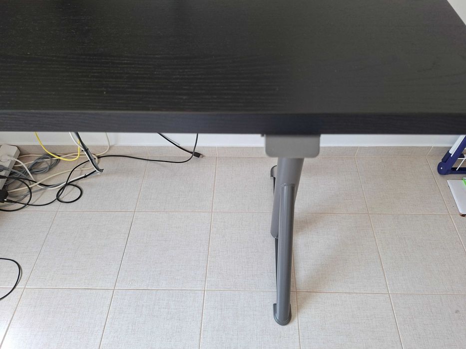 Secretária "standing desk" IKEA IDÅSEN, 160x80cm