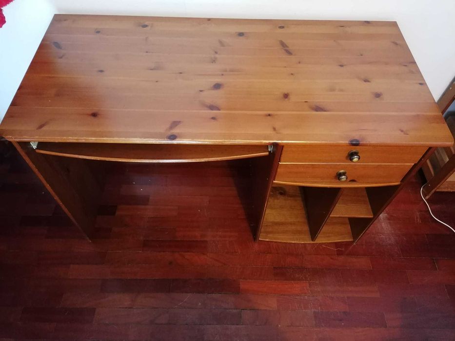 Secretária em Madeira de Pinho Maciça