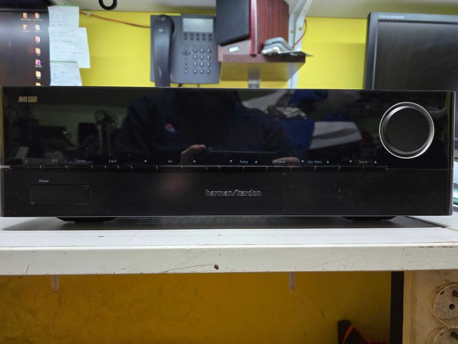 Wzmacniacz cyfrowy harman / kardon AVR-151. Zestaw producenta.