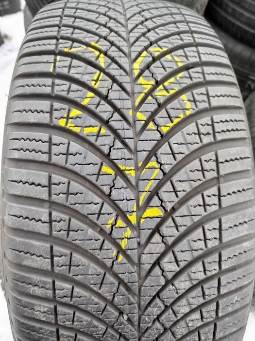 Opona używana 225/45R17 Goodyear Vector 4Seasons Gen-3  RunFlat 1szt.