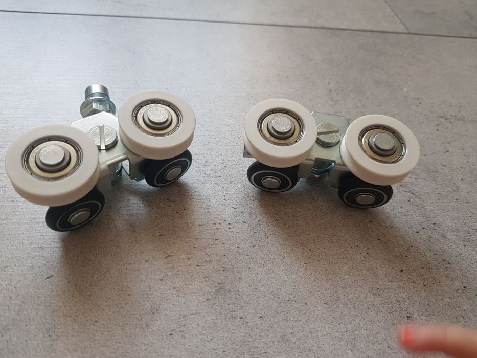 Drzwi przesówane 80 cm Komandor nowe rolki ( wózki )