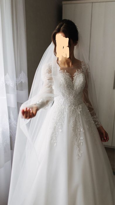 Весільне плаття.