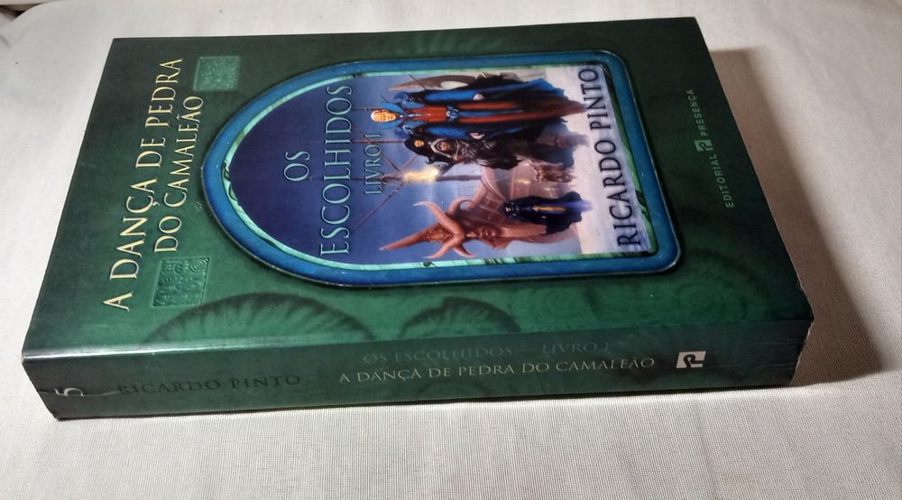 Livro A Dança de Pedra do Camaleão do Ricardo Pinto 7€
Os Escolhidos -